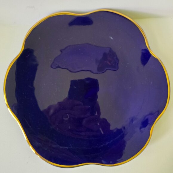 Hand Painted Dark Blue Scalloped Edge Ceramic Plate With Gold Trim From Italy - Picture 7 of 9